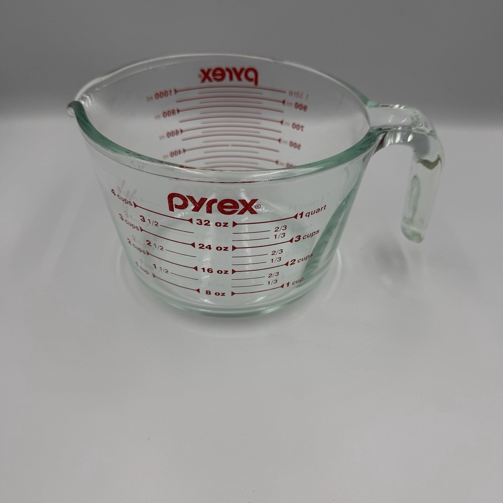 Pyrex 4-Cup 1 Quart Glass Measuring Cup with Red Lettering and Open Handle